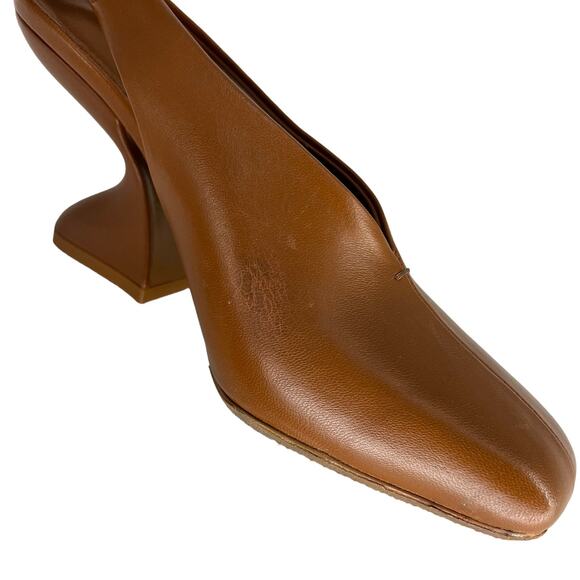 Salvatore Ferragamo Chunky-Heel Sloane 85MM Pumps - Picture 11 of 16